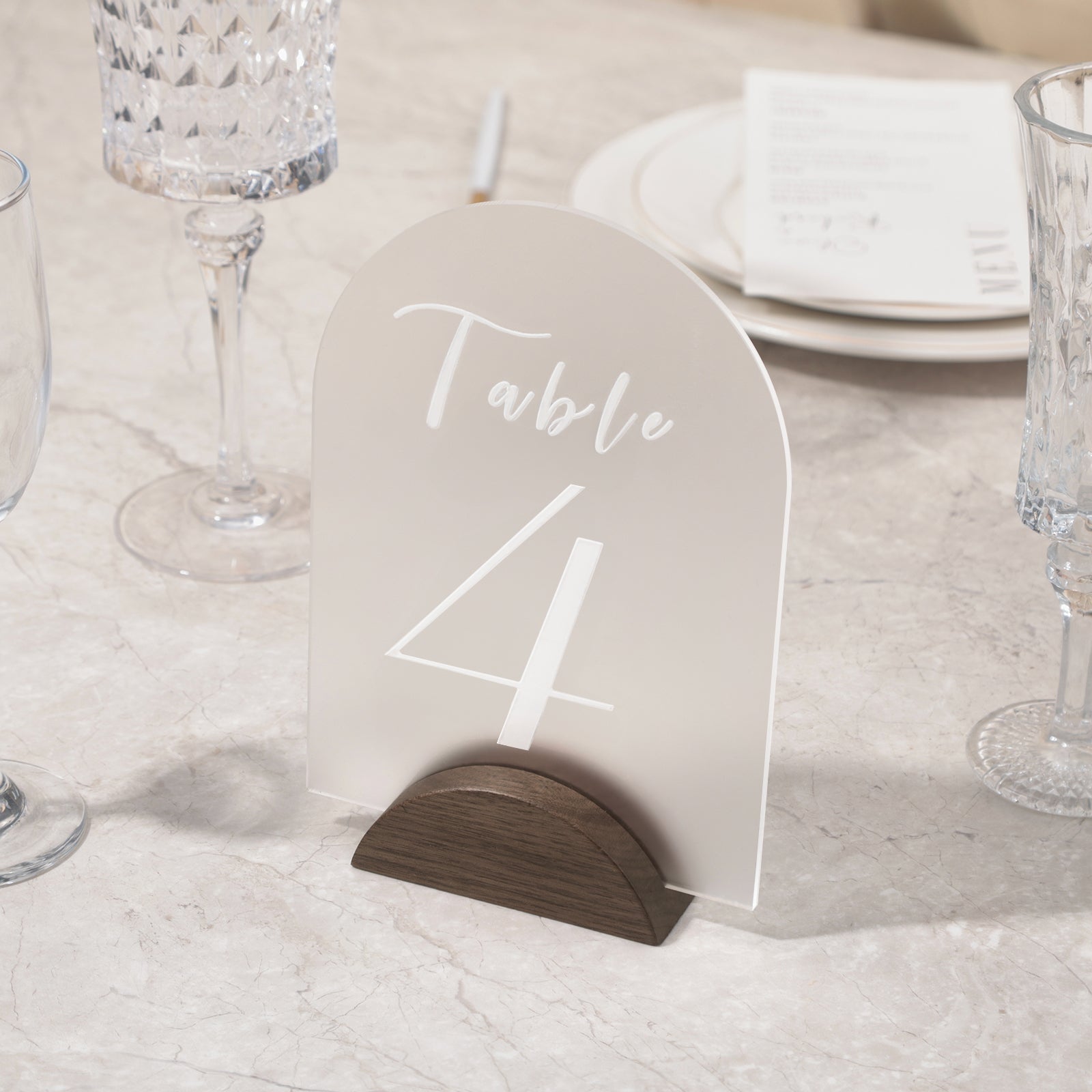 UNIQOOO 6 Pack 3.3" Arch Rustic Walnut Wood Stand with 1/8" Slot, for Wedding Table Number Sign, Place Card Holder, Photo Display Stand | for Event Decor, Retail Shop, Cafe Restaurant Menu, Business Card, Name Tag